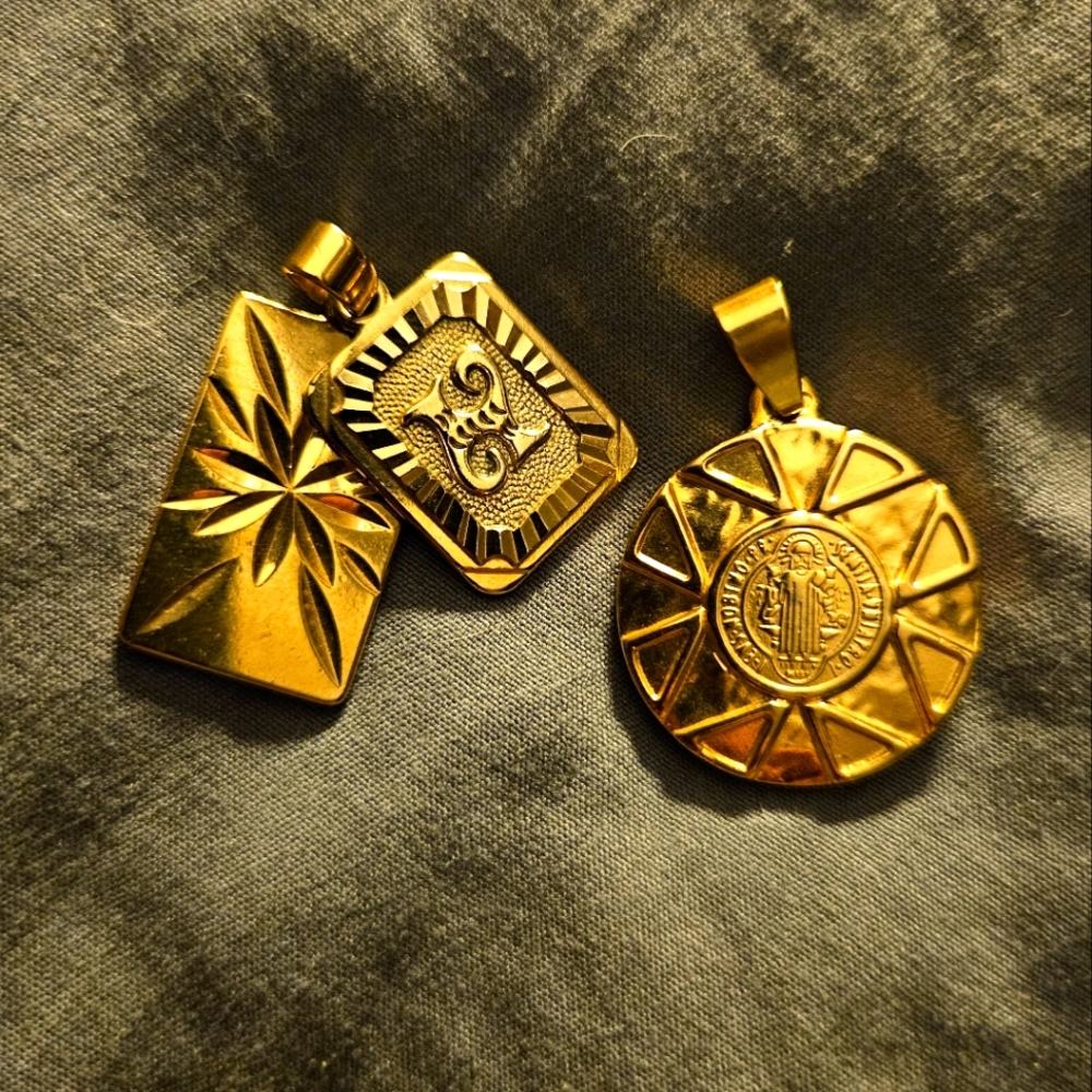 ✨️Gold Pendants to go with the Initial Necklaces✨️